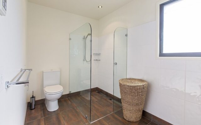 Ned Kelly's Retreat - Sophisticated style with modern convenience and