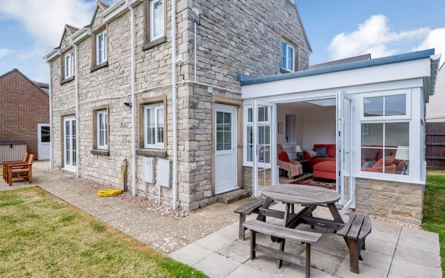 West Bay Holiday Home