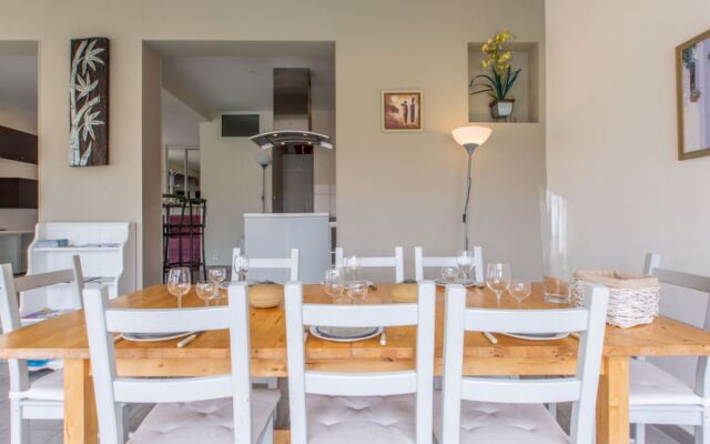 Les Bai?nes (VIB220)