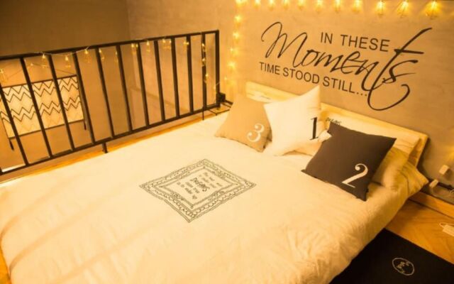 Welcome Home Courtyard-Black Boutique