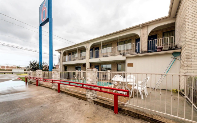 Motel 6 San Antonio, Tx - Frost Bank Center