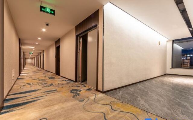 Red Original Maiwa Hotel