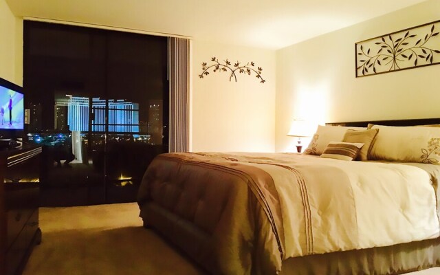 888 Convention Center 3 BEDROOM 2 BATH Condos