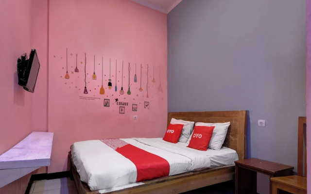OYO Life 92877 Hotel Rainbow 7296