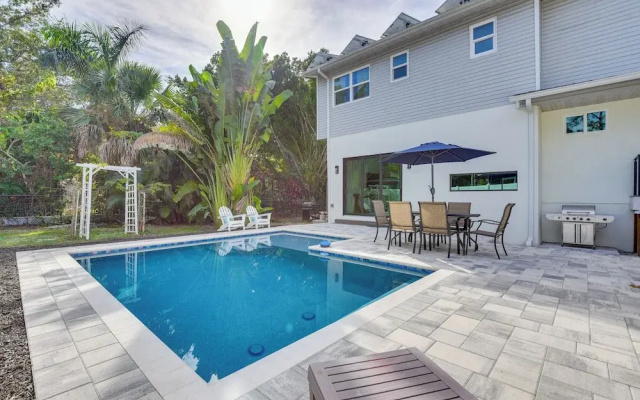 3,200-sq-ft Hideaway 5 Mi to Downtown Sarasota!