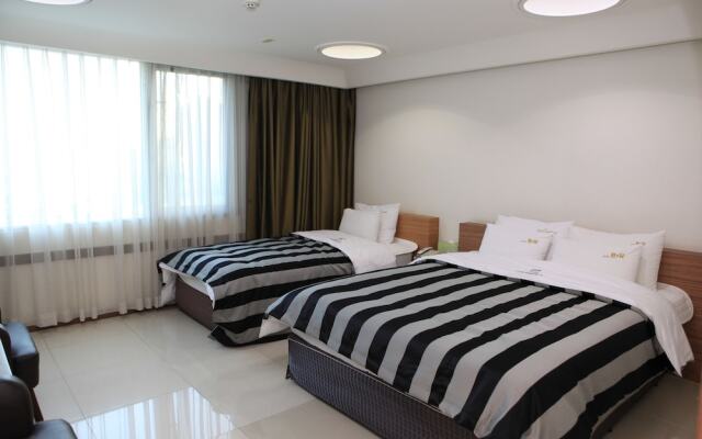 Stay 7 B&W Hotel