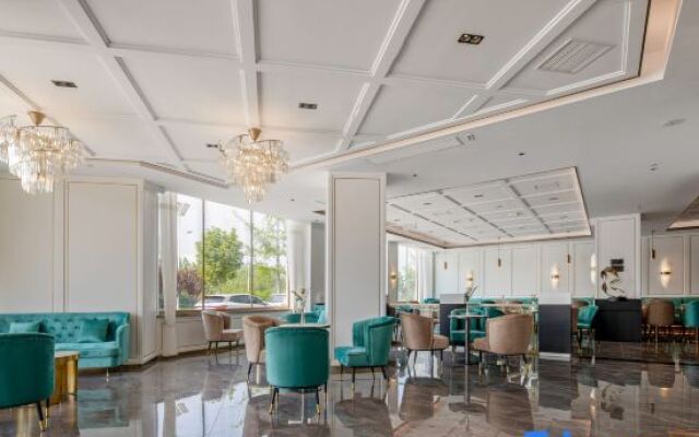 XANA Deluxe Hotel (Huayin Huashan Scenic Area)
