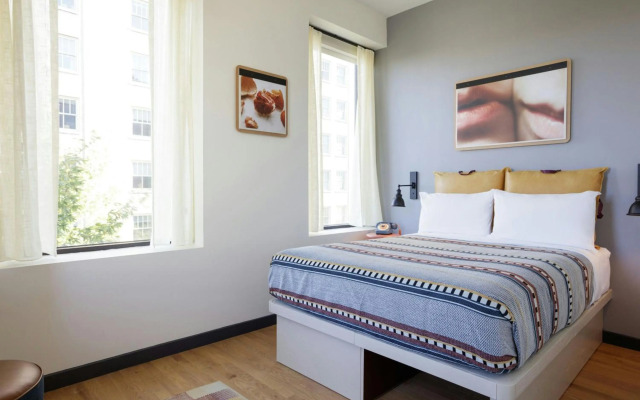 Moxy Richmond Downtown