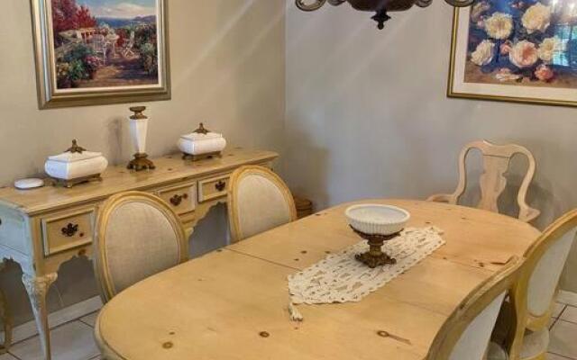 Your Cozy Spacious home with Heated Pool