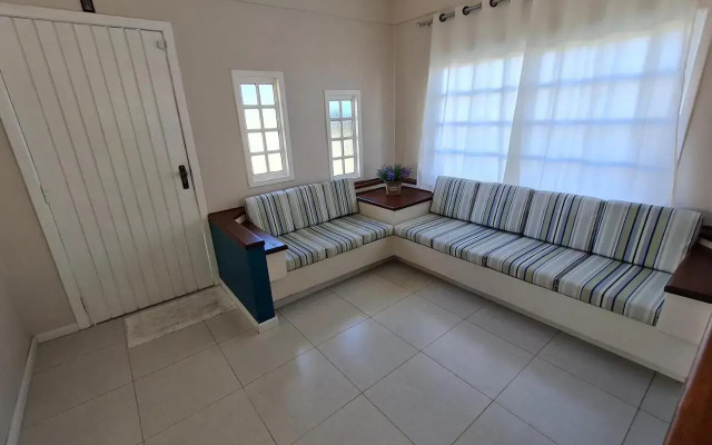 Ampla casa com 5 quartos e vista para o mar