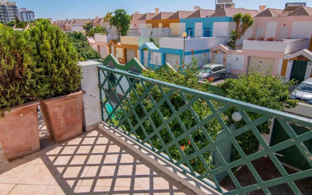 Holiday house in elite residential area of Faro