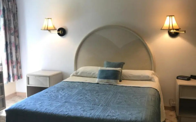 Cape Harbor Motor Inn