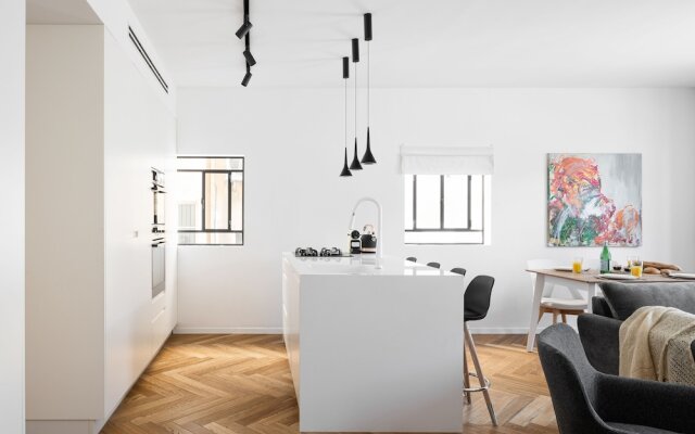 Spacious & Modern 3BD Apartment 2-min From Beach