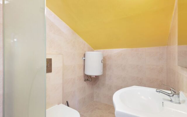 Comfortable Holiday Home in Pirovac With Garden