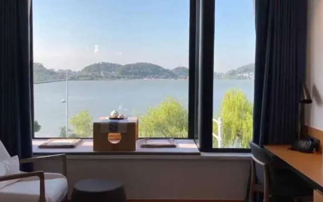 Qianhuju EZ Hotel (Dongqian Lake Guojihuiyizhongxin) – Balcony – Ningbo