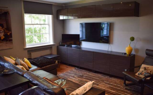 Modern 2 Bedroom Flat with A/C in Westminster