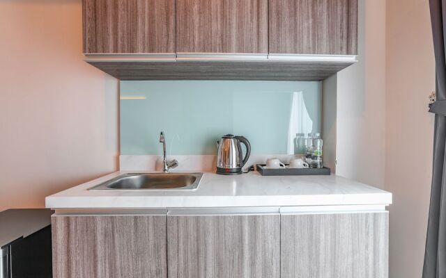 Super Oyo Collection O 16 Vittoria Residence