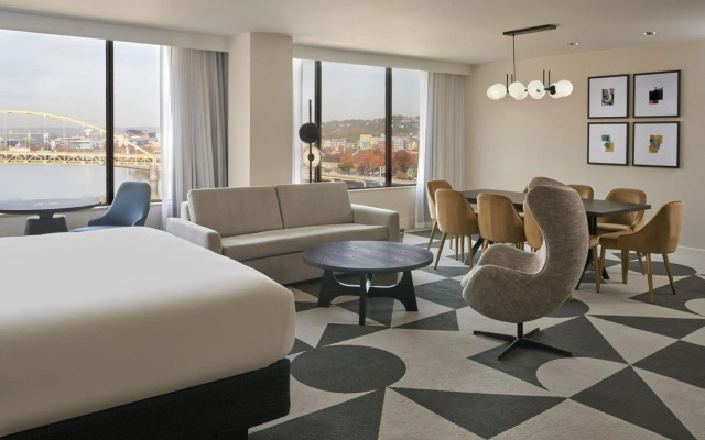 Sheraton Pittsburgh Hotel at Station Square