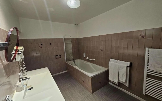 Logis Hotel Auberge du Lac