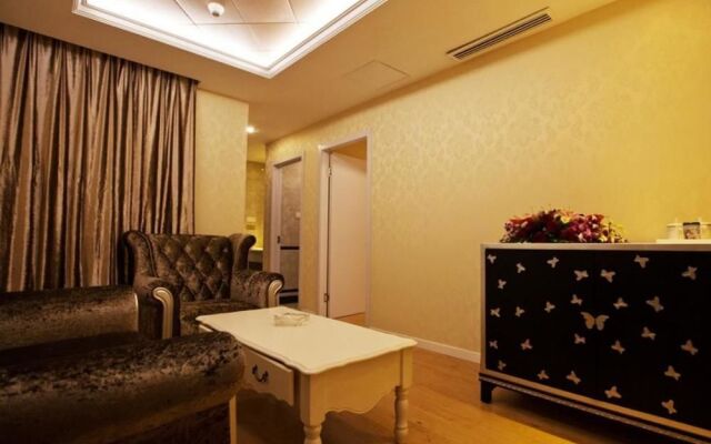 Jiaxing Donghong Noble Business Hotel