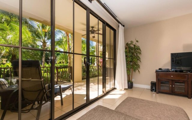 Stylish 1-bedroom That Opens on Pool -pacifico L303