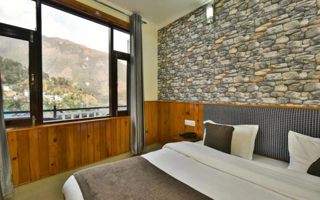 The Posh Hotel near Mall Road with Hassle Free Covered Parking