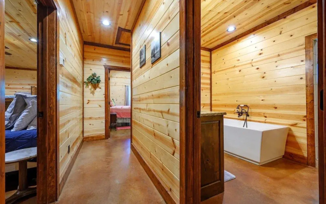 Majestic High - Cabin for 17