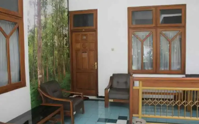 Guest House Eboni Madiun