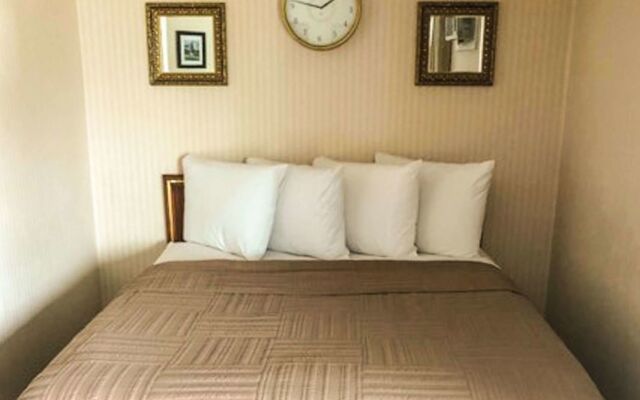 Colonial Inn Ellsworth