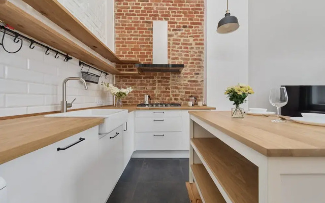 Spacious Apartment Saperów by Renters