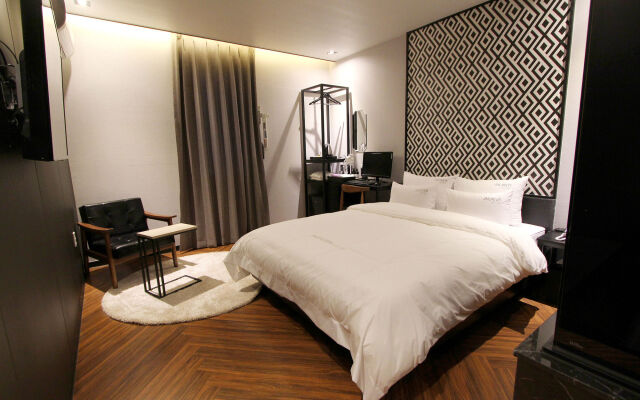 To Heaven Hotel Nampo