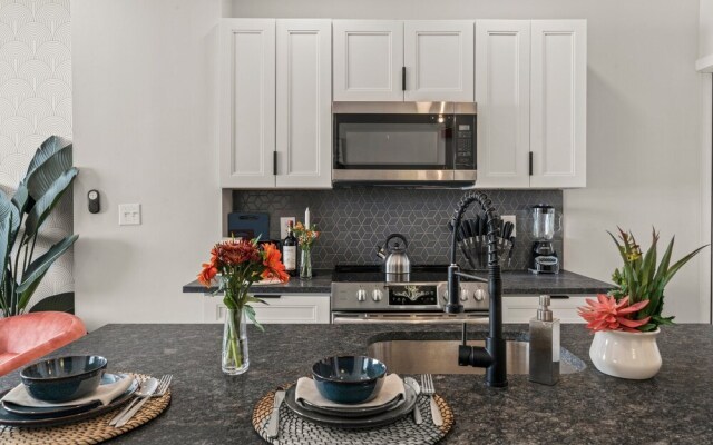 Passyunk Square Spacious 1BR - Huge Deck