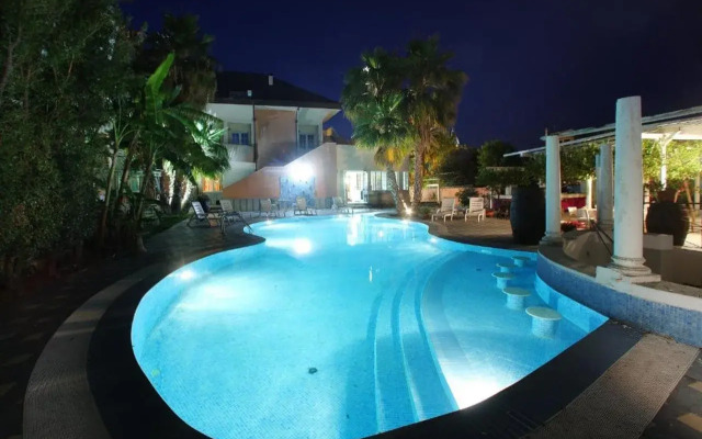 Regent Beach Hotel & Apartments
