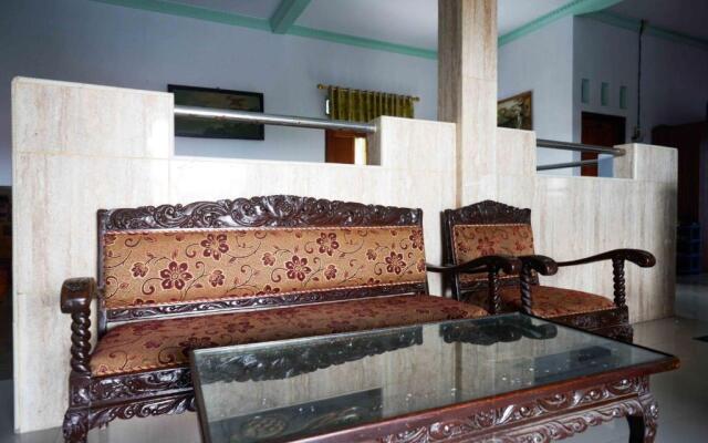 RedDoorz Syariah near RS Mitra Siaga