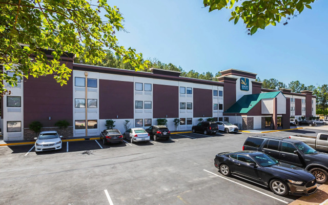 Quality Inn & Suites near Six Flags East