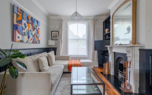 Stylish 2 Bedroom Home in Islington With Garden