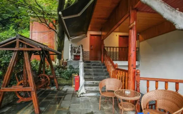 Xijiang Story Resort Hotel (Xijiang Qianhu Miao Village No. 4 Fengyu Bridge Branch)