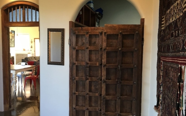 La Luna: Ideal Nature Retreat To Stay Safe From Pandemic - Self Check-In - at the End of a Dirt Road on 8 Acres. Magnificent Mountain Views. Ideal for Social Distancing And Isolation! Long Stays Welcome, Super-Host S