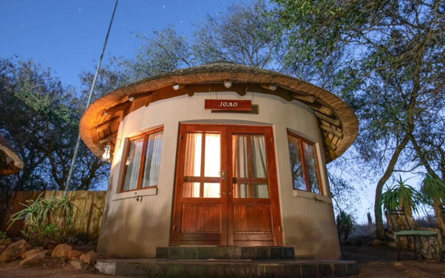 Ivory Wilderness River Rock Lodge