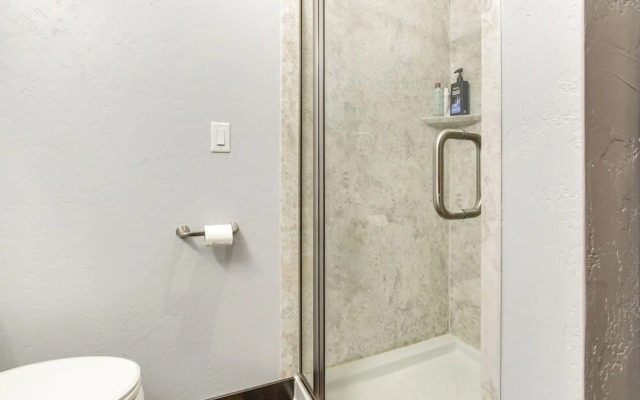 Boat Dock: Riverfront Oconto Home!