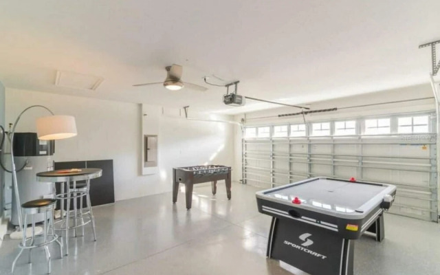 8912 Amazing Spacious Home