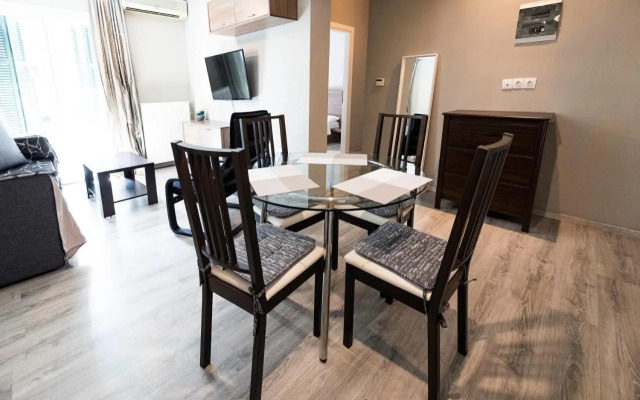 Delmare MQUEEN Apartment