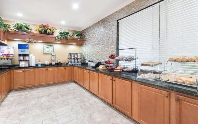 Ramada by Wyndham Asheville Southeast