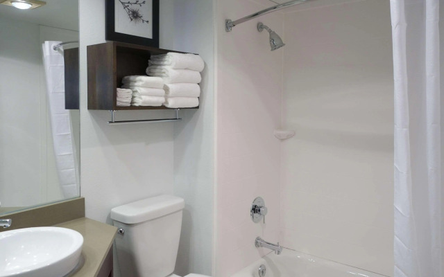 Country Inn & Suites by Radisson, La Crosse, WI