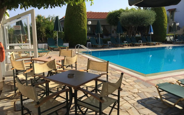 Nikolas Villas Apartments
