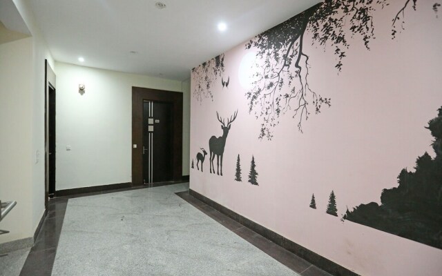 OYO 9587 The Royal Crowne