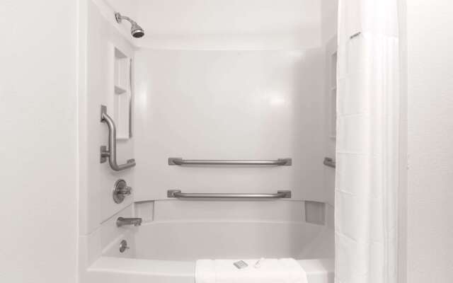 Super 8 by Wyndham Boonville