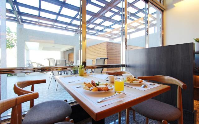 Celebrity 99 Hotel