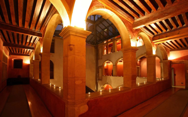 Cour des Loges Lyon, A Radisson Collection Hotel