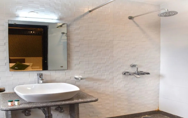 OYO 9818 Hotel Diamond Plaza